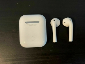 Apple AirPods White In Ear  Headset with Charging Case 2nd Generation Full Set Review