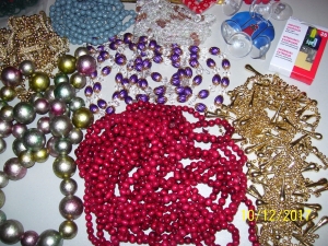 ASSORTED OLD & NEW CHRISTMAS DECORATIONS, STRANDS OF GARLAND, HOLIDAY GOODIES FS Review