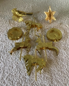 8 VTG BRASS CHRISTMAS TREE ORNAMENTS CARDINAL CAROUSEL REINDEER UNICORN WREATH Review