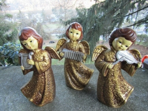 3 Vintage Dickson Christmas Decorations- Figurines- Angels- Made in Korea ~ 8.25 Review