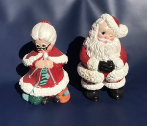 Vintage Mr & Mrs Santa Clause Christmas Decorations Statue Figurine 9″ Tall Review