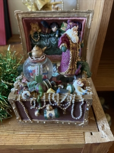 vintage christmas decorations Music Box Review