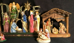 Lot of 4 Christmas Decorations Nativity Displays Bethlehem Table PEACE Decor NOS Review