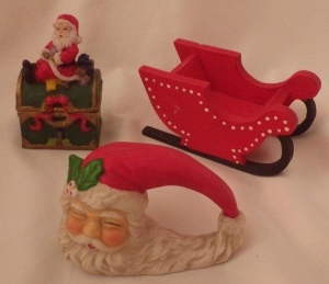 Lot of 3 Christmas Decorations Wooden Sleigh 2″ Porcelain Santa 2.5″ Box 3″ Tall Review