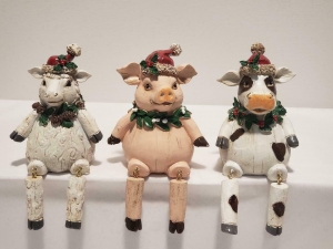 a farm animal with a Santa hat (cow, pig, or sheep) Christmas decorations Review