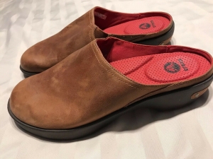 Crocs Brown Womens 10 M Leather Shoe Clog Mules SC8 Review