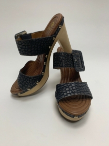 ISola Slate Grey  Croc Leather Stud Wood Platform Strap Heel Sandal Sz 10 Review