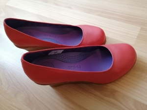 Red  leather shoes CROCS, 37  the size Review