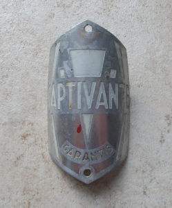 Vintage Cycles CAPTIVANTE France Bicycle Head Badge Antique Bike French Review