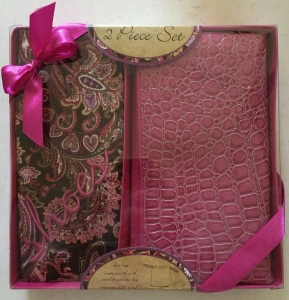Traveling Woman’s Paisley Shoe Bag & Pink Croc Cosmetic Bag Set Review