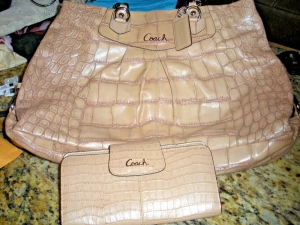 Coach leather embossed croc purse with matching wallet! Review