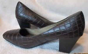 New *LIFE STRIDE*   Brown Faux Patent Leather Croc Design, 2.5″ Heel,7.5 M Review