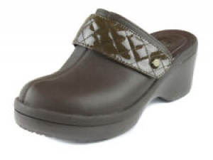 Crocs Women’s Brown Cobbler Quilt Strap Mules Shoes Ret $69.99 New Review
