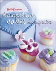 Betty Crocker Decorating Cakes and Cupcakes (Betty Crocker Books) By Betty Croc Review