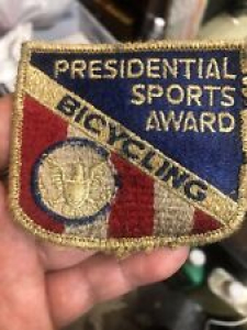 Vintage BICYCLING PRESIDENTIAL SPORTS AWARD Bicycle Patch Review